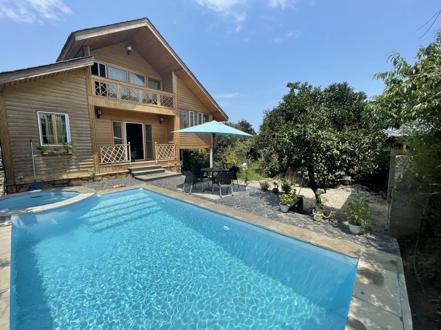 طراحی و ساخت ویلا استخردار توسط شرکت آرین پاراکس