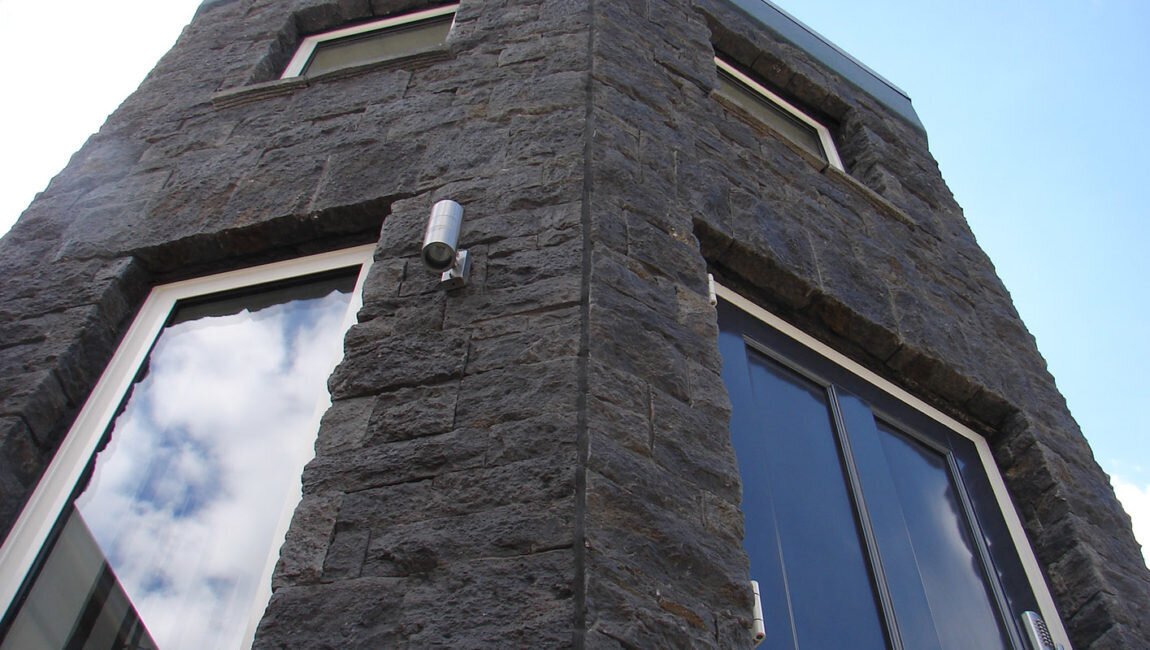 قیمت سنگ بازالت ساختمانی چگونه تعیین می‌شود؟