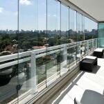 دلایل استفاده از شیشه بالکن در دکوراسیون و ساخت خانه