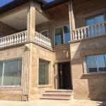 ویلا جنگلی در نور