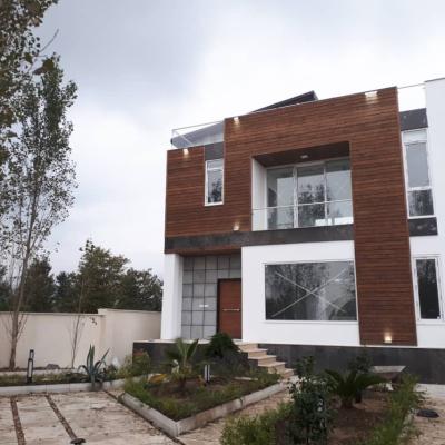 ویلا جنگلی استخر دار در نور