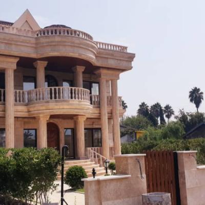 کاخ ویلا چسبیده به جنگل