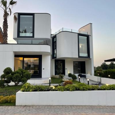 ویلا با معماری خاص در شهرک خاص