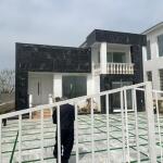 ویلا نیم پیلوت نما مدرن سفید مشکی