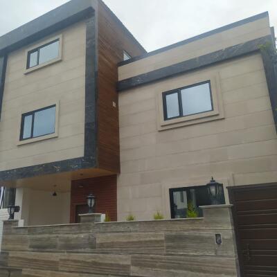 ویلا تریبلکس چسبیده به جنگل