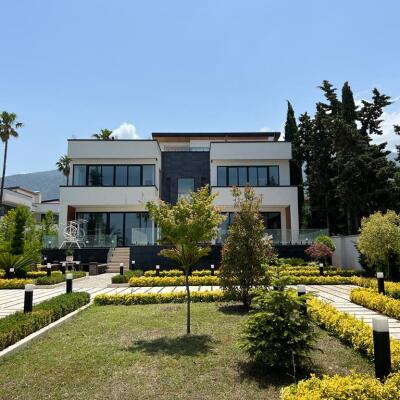 ویلا قواره اول ساحل با دو استخر