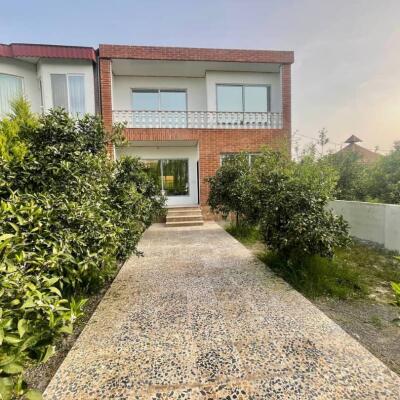 ویلا دوبلکس مدرن نما آجری با مدارک تکمیل