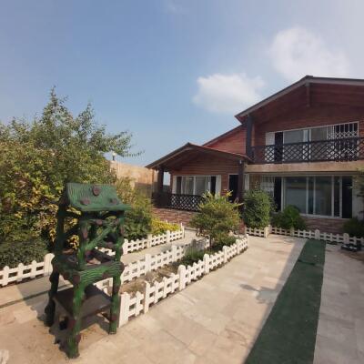 ویلا نیم پیلوت با استخر داخلی