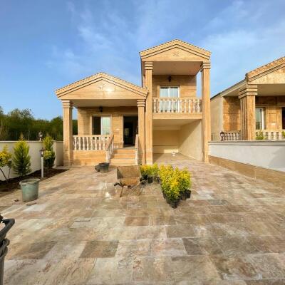 ویلا نیم پیلوت با ویو جنگل