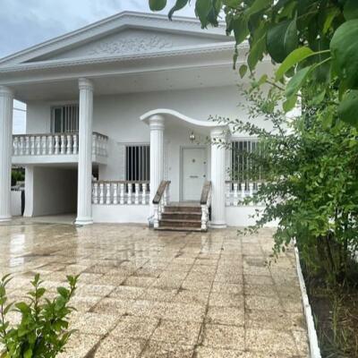 ویلا نیم پیلوت با 250 متر زمین