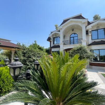 عمارت جنگلی با نما انگلیسی