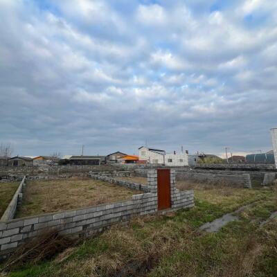 زمین مسکونی داخل بافت و نزدیک به دریا