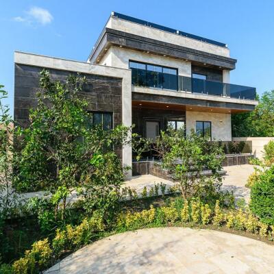 ویلا باغ تریبلکس استخردار با مدارک تکمیل و قابل تهاتر