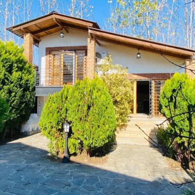 ویلا نیم پیلوت شهرکی ۱۰۰ متری جاده اصلی