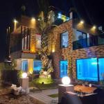 ويلا شهرکی تریبلکس استخردار - روف گاردن